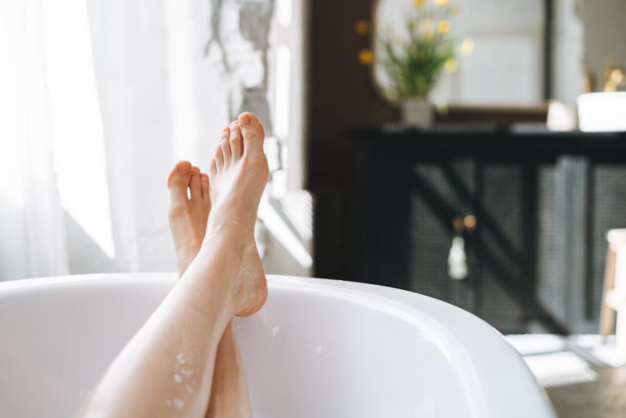 woman bathes in bath tub